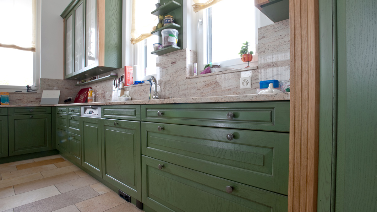 Landhausküche grün in Eiche