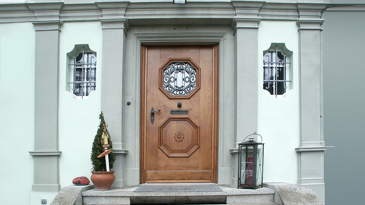 Renovation Landhaustüre mit Schnitzereien