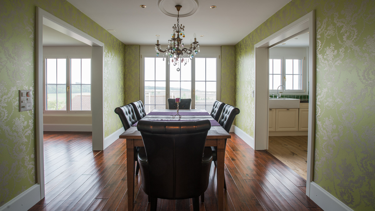 Renoviertes Esszimmer im Landhausstil