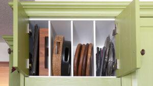 Landhausküche mit Kochblech-Schrank