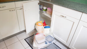 Landhausküche mit Eckmöbel für gute Raumnnutzung.