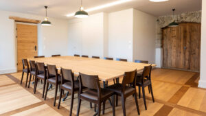 Möbilierung für Seminarraum im Landhausstil